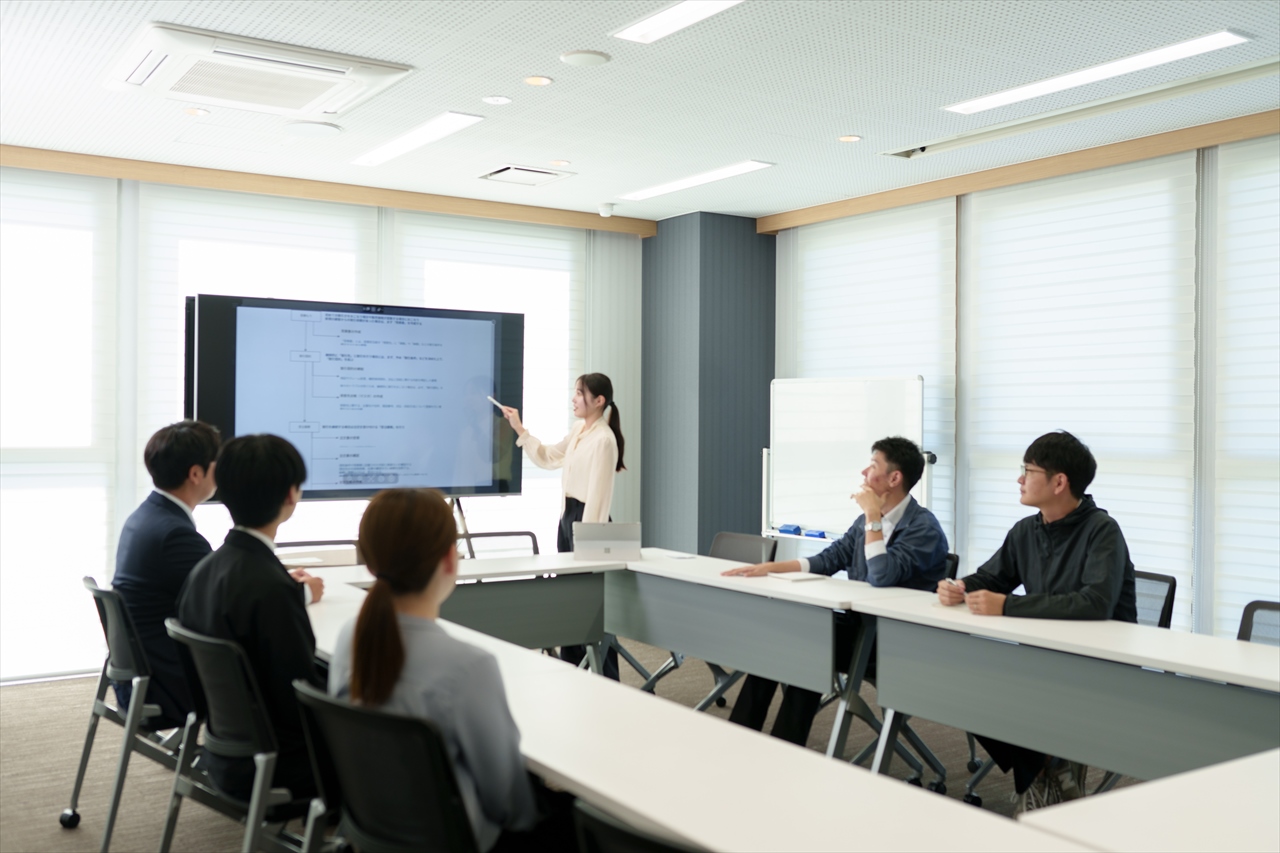 新卒者 会社説明会 イメージ